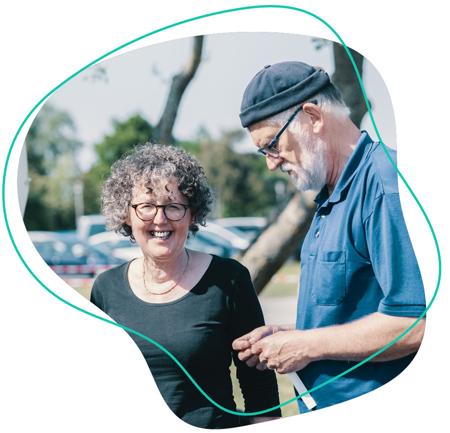 Festivalbesucher strahlen auf dem Pfingstfestivalplatz beim WDL Dünenhof