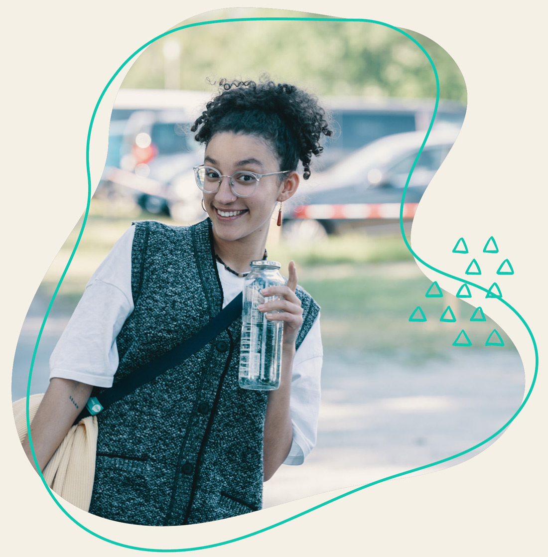 Ein Mädchen strahlt lächelnd in die Kamera beim WDL Dünenhof