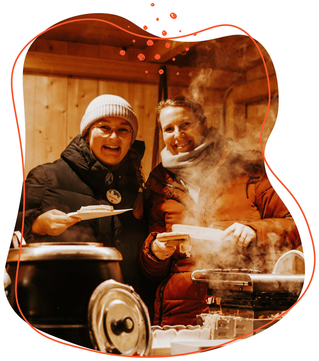 Zwei Frauen die Waffel backen