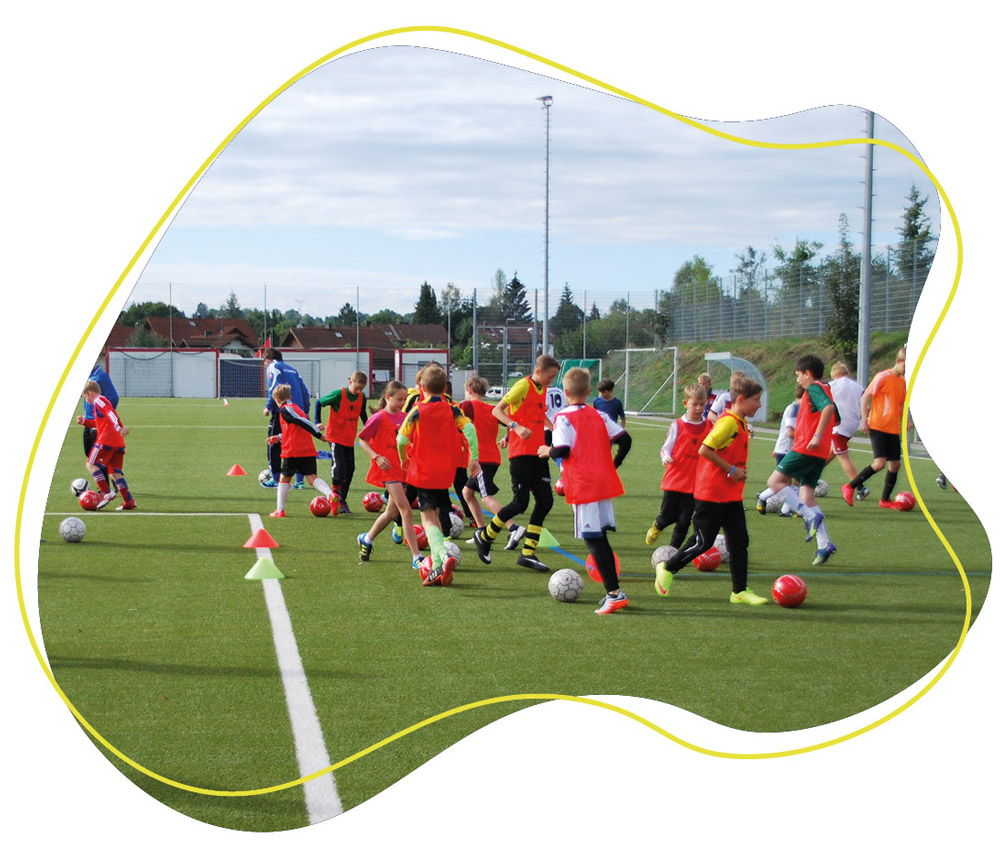 Kinder im Fußballtraining 
