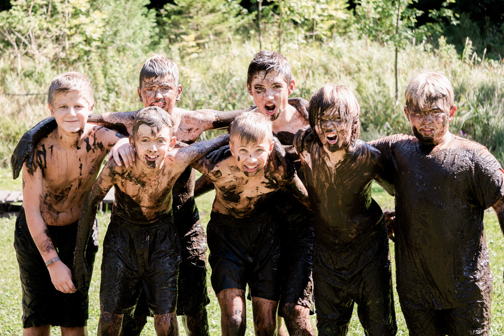 Kindergruppenfoto nach Tough Mudder 