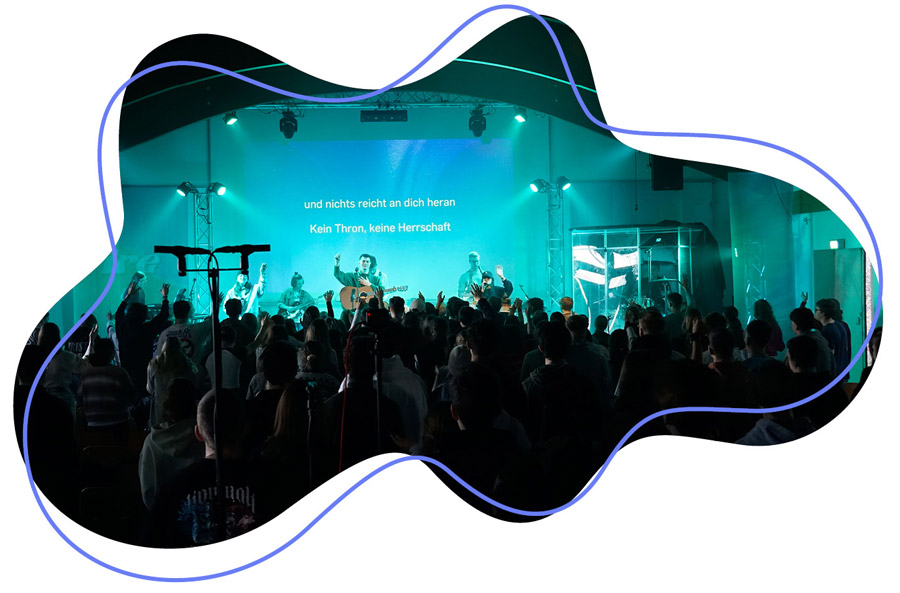 Jugendliche machen Worship im Schlosssaal