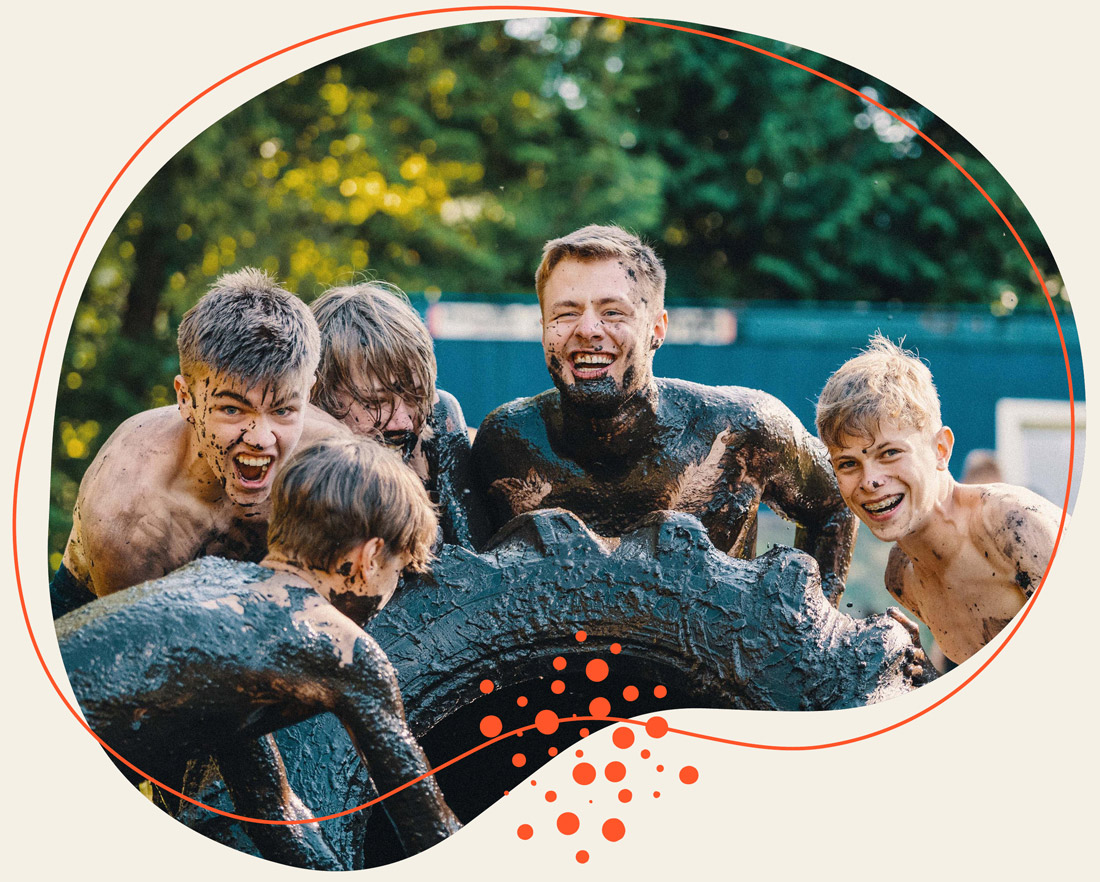 Jungsgruppe im Tough Mudder