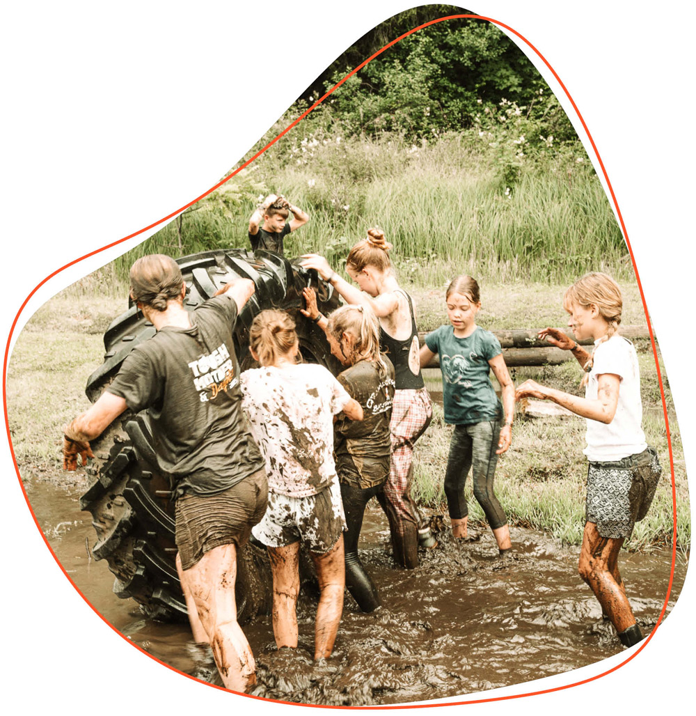 Kinder sind im Tough Mudder
